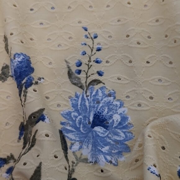 Theo & b Size 1X Made in Canada Yellow Floral Print Top - Picture 5 of 8